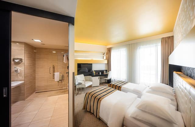 Classic Double or Twin Room · photo 1