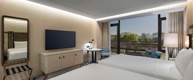 Deluxe Double Room with Two Double Beds and City View · photo 2