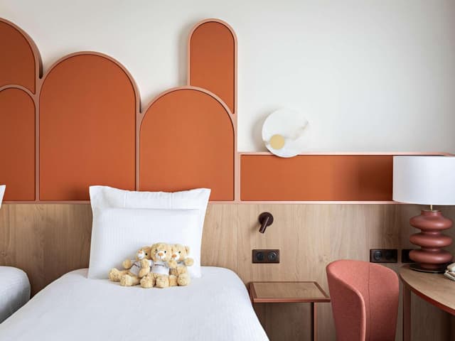 Superior Room with King Bed and Children Sofa Bed · photo 6