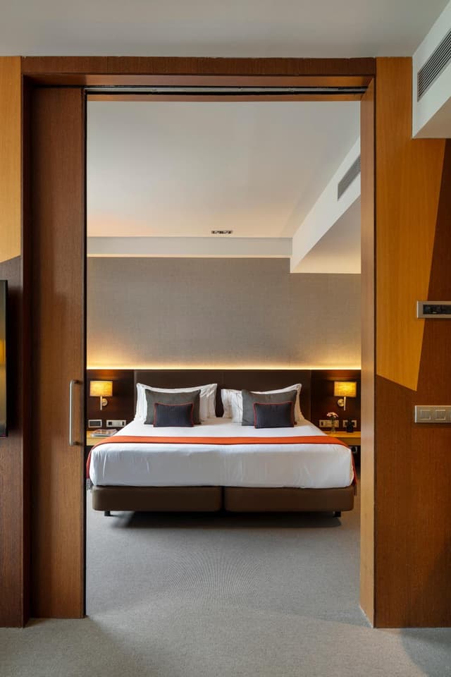 Deluxe Suite with Guggenheim view · photo 4