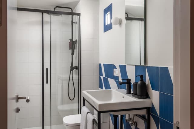 Budget Double Room · photo 6