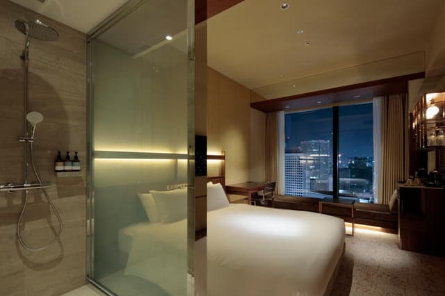 Deluxe King Room - Non-Smoking · photo 4