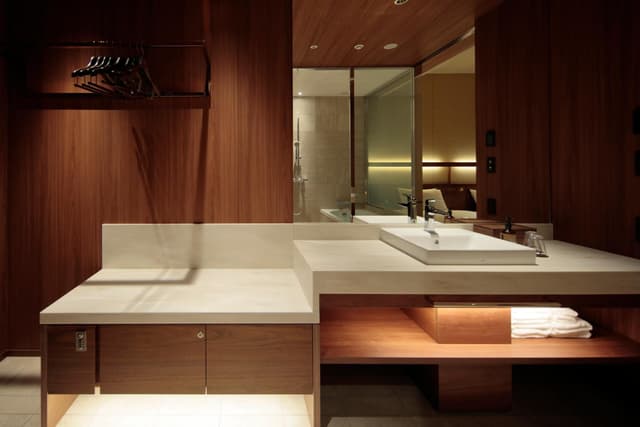 Deluxe King Room - Non-Smoking · photo 2