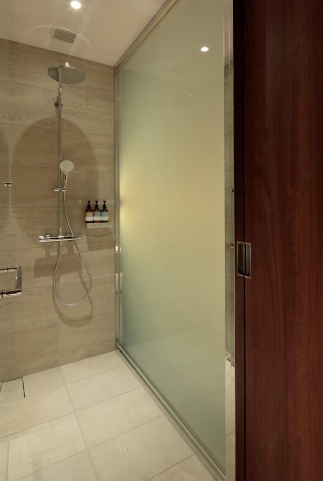 Deluxe King Room - Non-Smoking · photo 5