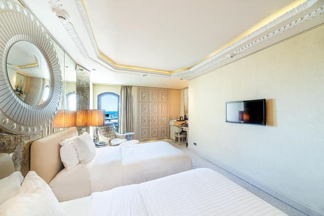 Deluxe Twin Room with Partial Sea View · photo 7