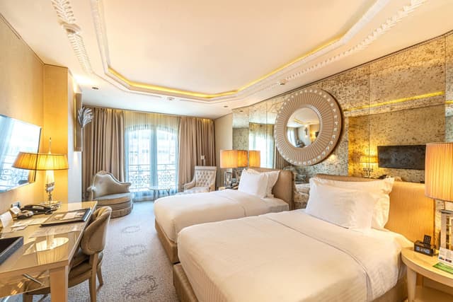 Deluxe Twin Room with City View · photo 6