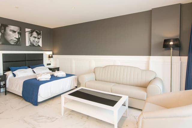 Habitación Premium Queen con Sofá Cama, Balcón y Vista al Mar · foto 1