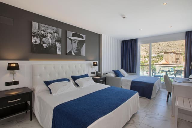 Twin Room with Sofa Bed, Balcony and Mountain View · foto 1