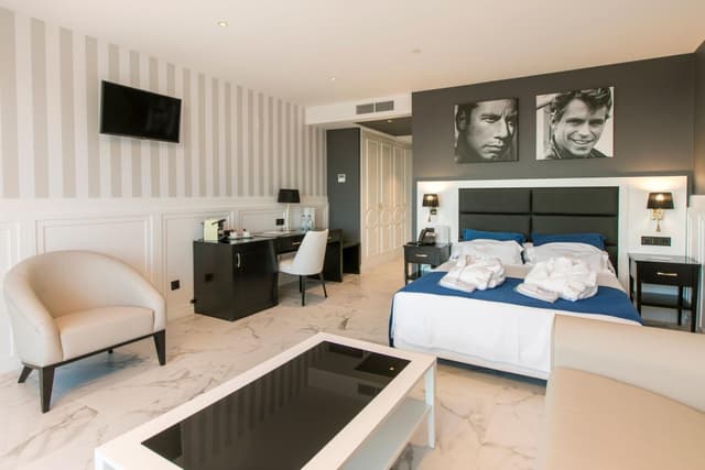 Habitación Premium Queen con Sofá Cama, Balcón y Vista al Mar · foto 4