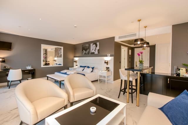 Classic Double Room with Sofa Bed, Balcony and Sea View · foto 7