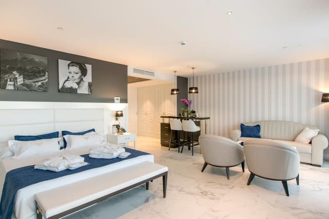 Habitación King Superior con Sofá Cama y Vista a la Montaña · foto 1