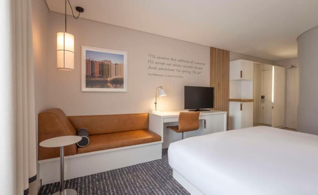 King Guest Room · photo 2