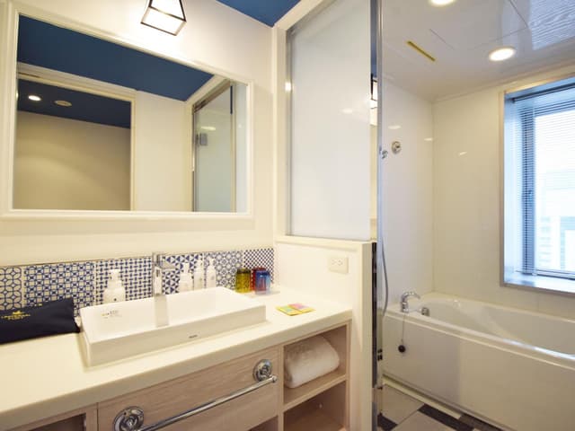 Aegae Superior Corner Twin Room - Non-Smoking · photo 1