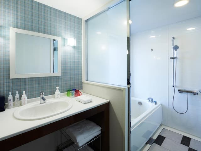 Deluxe Corner Twin Room with 2 Extra Beds - Non-Smoking · photo 2