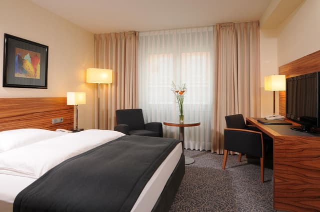 Queen Room · photo 2