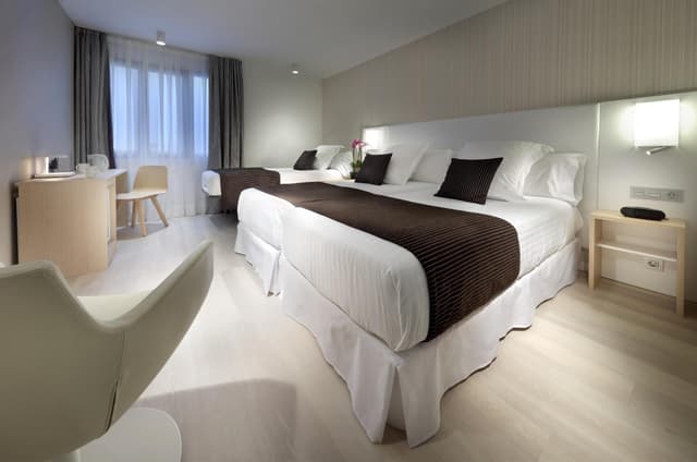 Family Room · photo 1