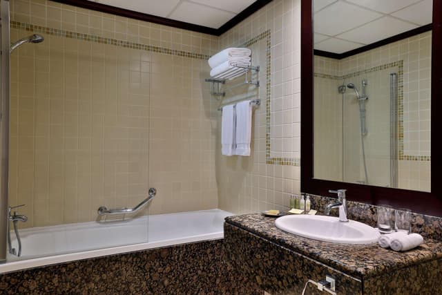 King Guest Room · photo 3