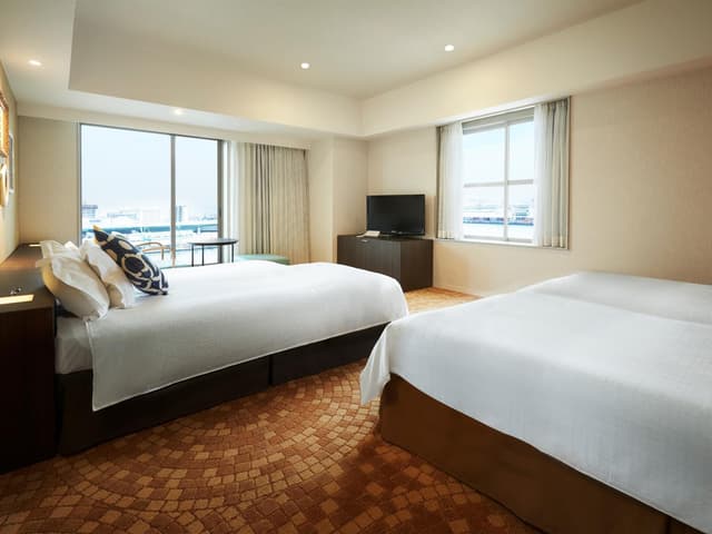 Deluxe Corner Twin Room with 2 Extra Beds - Non-Smoking · photo 1