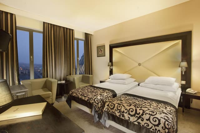 Classic Double or Twin Room · photo 5