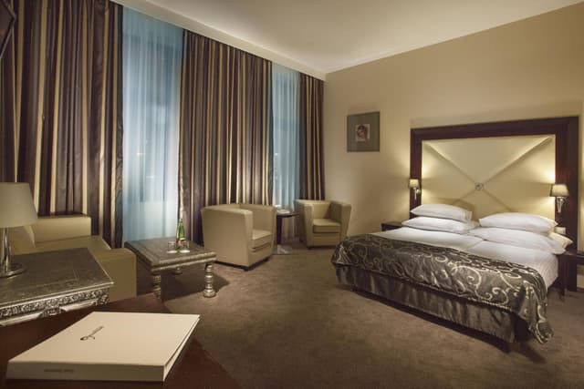 Classic Double or Twin Room · photo 4
