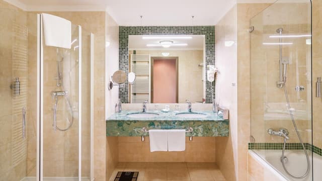 Deluxe Double or Twin Room with Castle View · photo 3