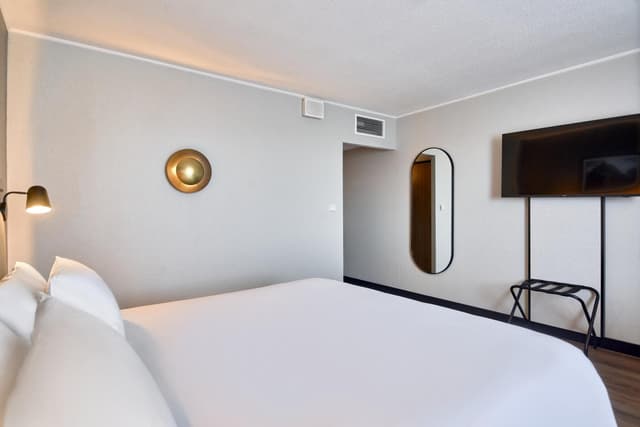 Superior Room - 1 King Bed · photo 7