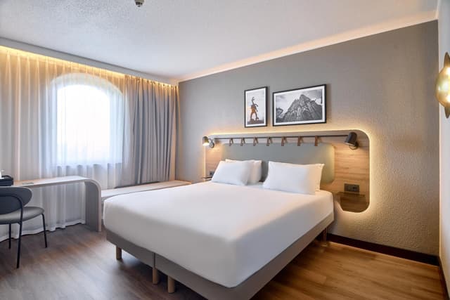 Superior Room - 1 King Bed · photo 6