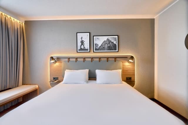 Superior Room - 1 King Bed · photo 5