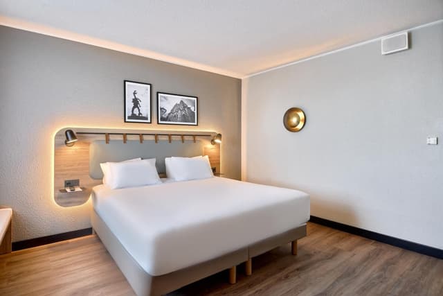 Superior Room - 1 King Bed · photo 4