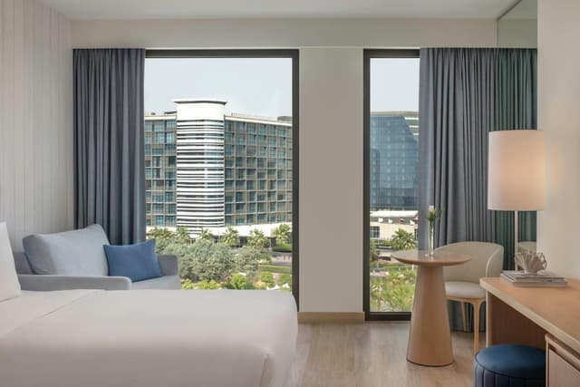 Deluxe Twin Room with Plaza View - Theme Park Access · photo 6