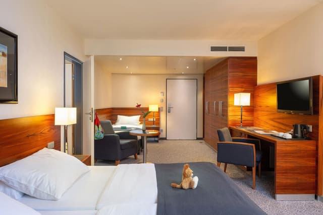 Family Room · photo 4