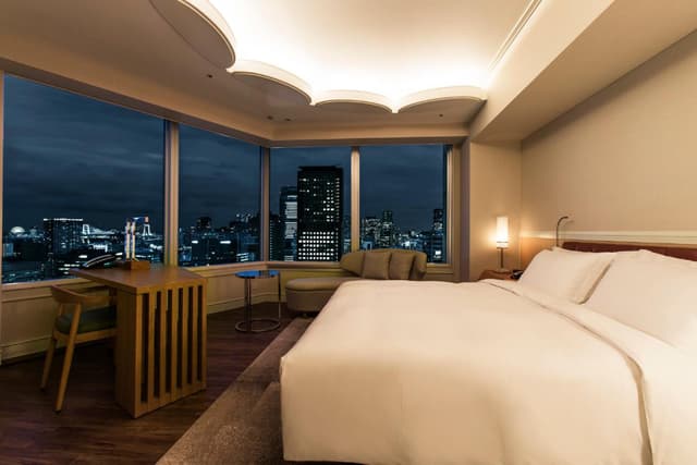 (High Floor) Corner King Room - Non Smoking · photo 4