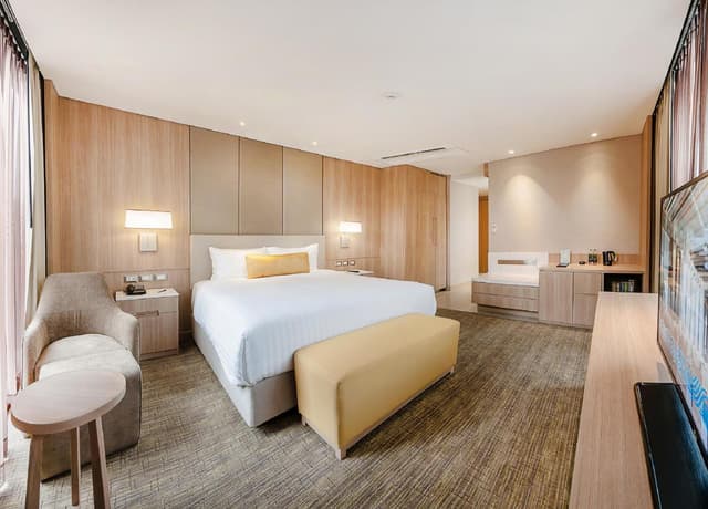 Grand Executive with Bathtub · photo 3