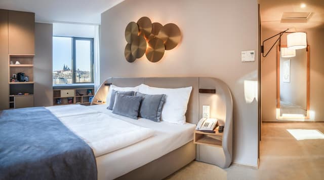 Deluxe Double or Twin Room with Castle View · photo 6