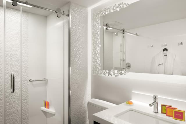 Urban Room With Two Queen Beds · photo 3