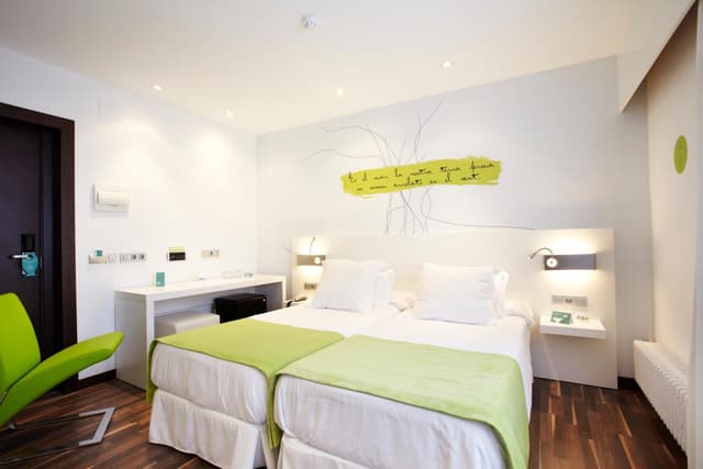 Double or Twin Room · photo 4