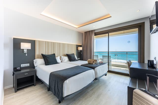 Double Room with Balcony and Sea View · photo 1