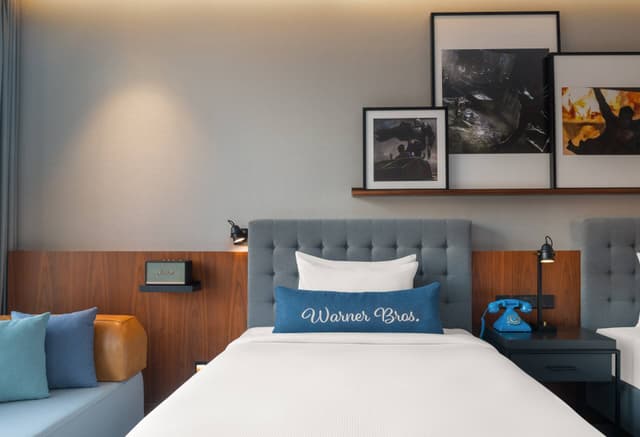 Two Double Beds Artist Room Theme Park Access · photo 6