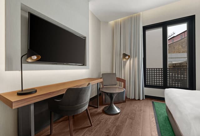 King Guest Room · photo 4