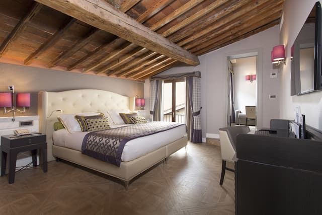 Suite, 1 Bedroom (Living Room) · photo 2