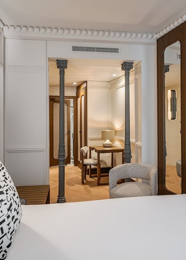 Superior room single use Barrio de las Letras view with balcony · foto 6