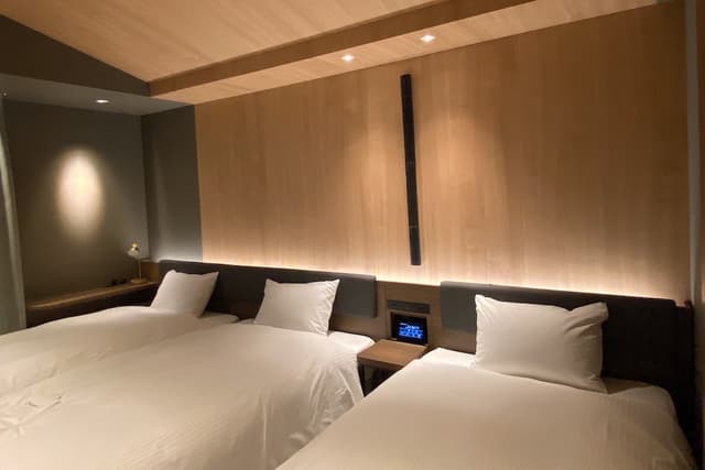 Top Floor Airwave Twin with Extra Bed, Non Smoking · photo 1