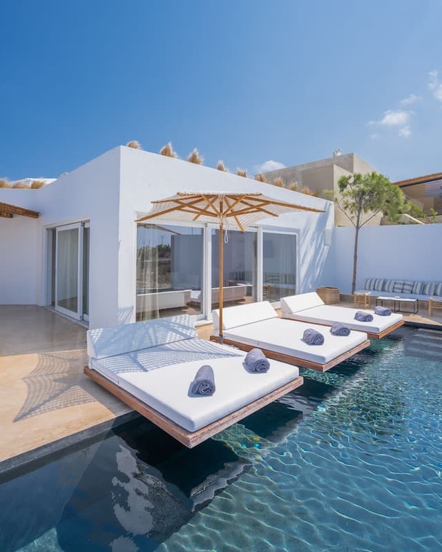 Three Bedroom Villa with Infinity Pool · photo 5