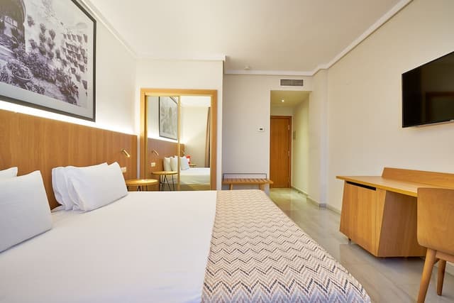 Standard Twin Room, 2 Twin Beds · photo 8