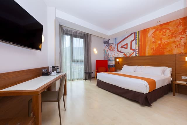 Junior Room, 1 King Bed, City View · photo 5