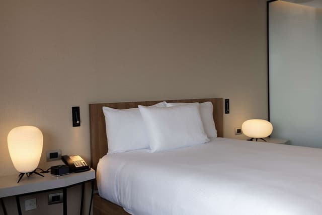 Room, 1 Queen Bed, City View · photo 1