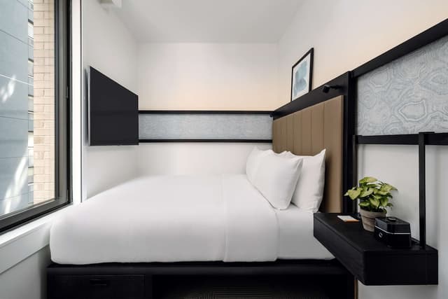 Room · photo 1