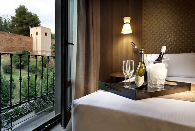 Room (Alhambra views) · photo 3