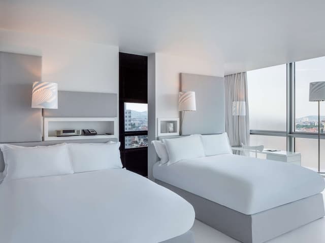 SO/ Urban, Ferris Wheel View (Room) · photo 1