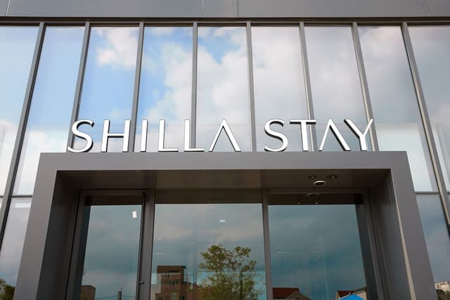 [English Duty Free Benefits] Standard Double City View+ 2 Shilla Duty Free Vouchers (per booking) · photo 3
